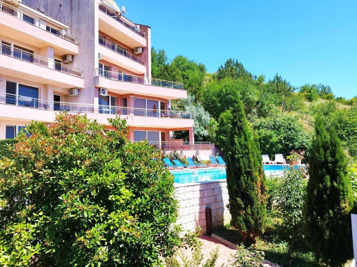 Green, Quiet And Beautiful 1 Apartman Kavarna Kültér fotó