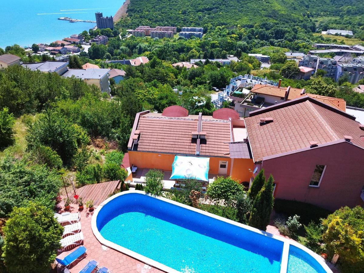Green, Quiet And Beautiful 1 Apartman Kavarna Kültér fotó