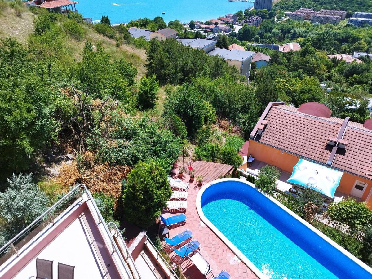 Green, Quiet And Beautiful 1 Apartman Kavarna Kültér fotó